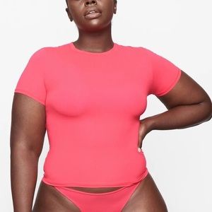 SKIMS: FITS EVERYBODY T-SHIRT | ULTRA PINK size 2X. Limited edition color. RARE